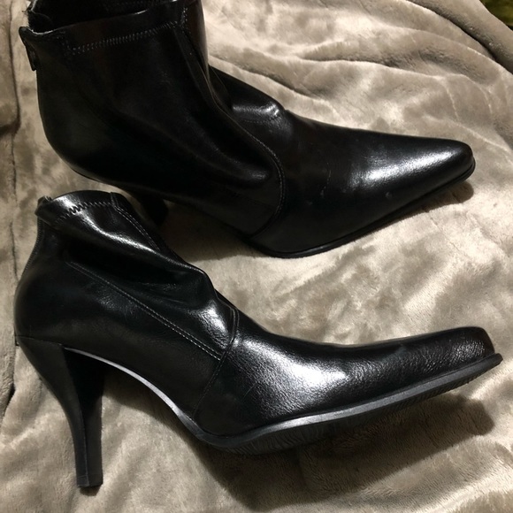 Size 8 1/2 Franco Sarto black ankle boots - Picture 1 of 13